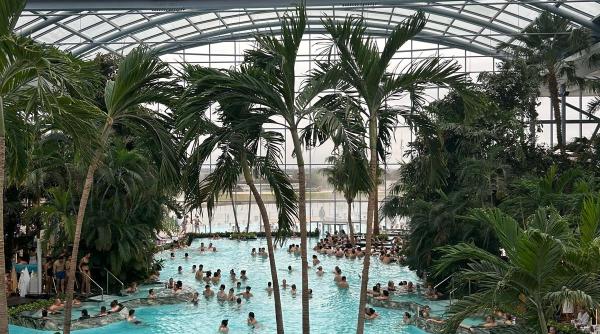 cozi record la therme bucuresti in prima zi a anului 2025 hai la therme stai doar 2 ore sa intri