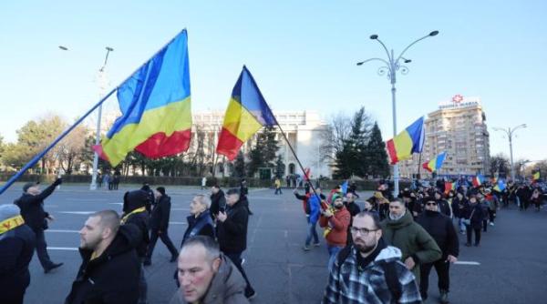 protest la guvern zeci de oameni striga georgescu