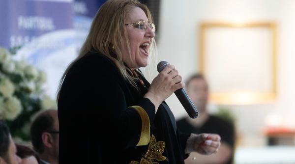 sosoaca nu l votati pe calin georgescu nu mergeti la protestul lui simion anca alexandrescu dezgustator ce face