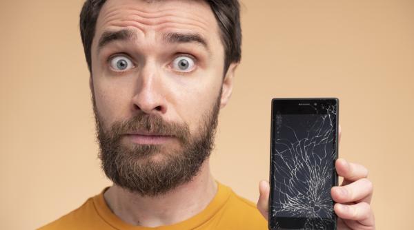 ai ecranul telefonului spart ce se intampla daca il mai folosesti asa