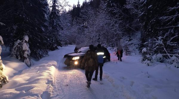 mai multi turisti au ramas blocati pe un drum forestier inzapezit din predeal au incercat sa ajunga la azuga ocolind dn1