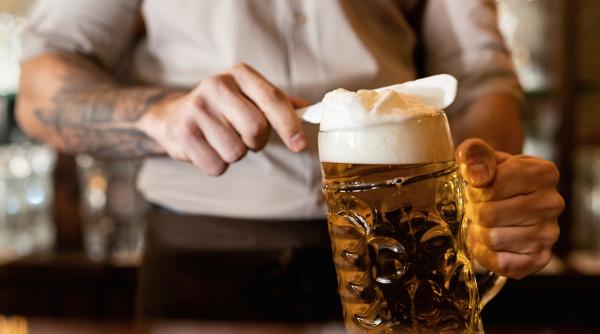 un australian a platit 55 000 de dolari pentru o bere din greseala