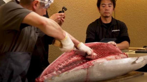 cu cat a fost vandut un ton rosu in japonia suma este colosala