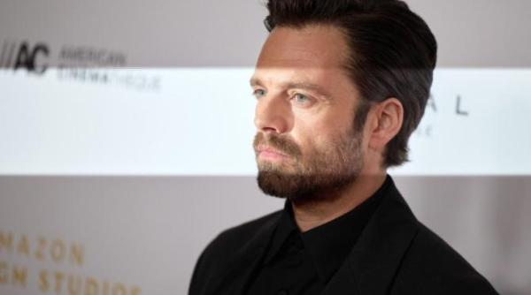 sebastian stan scrie istorie globul de aur pentru a different man acest premiu este pentru mama mea care a plecat din romania