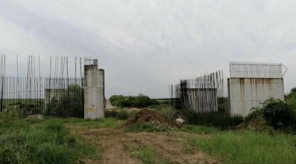 povestea unei autostrazi uitate fostul santier bechtel inceput in 2004 rugineste deprimant pe camp