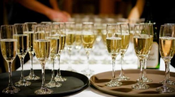 cine este ministrul care vrea sa faca fata provocarii virale de a nu consuma alcool in ianuarie