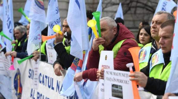 modul inedit in care politistii buzoieni protesteaza impotriva ordonantei trenulet