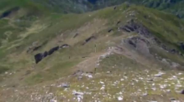 excursionist gasit in viata dupa doua saptamani de cautari a supravietuit in munti cu fructe de padure si doua batone de cereale