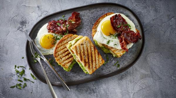 stiai ca producatorii de cereale din sua au inventat ca micul dejun este cea mai importanta masa a zilei un nutritionist face praf tot ce stiam despre alimentatie