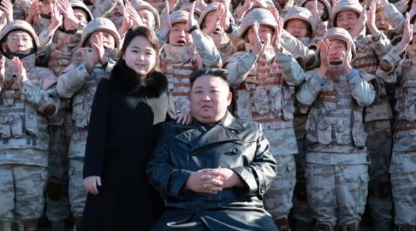 kim jong un le cere nord coreenilor sa pastreze propriile lor excremente oamenii isi dau in cap incercand sa fure fecale umane