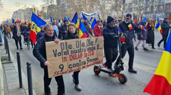 bilant al jandarmeriei dupa protestul de organizat de aur in capitala cinci acte de sesizare doua pentru port de obiecte periculoase doua pentru substante interzise si una pentru fumigene