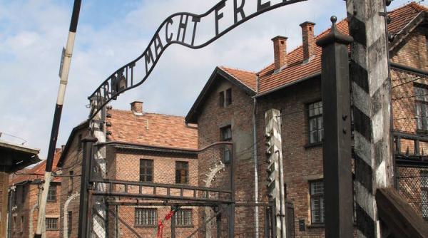 regele charles al iii lea la comemorarile ce marcheaza 80 de ani de la eliberarea lagarului de la auschwitz