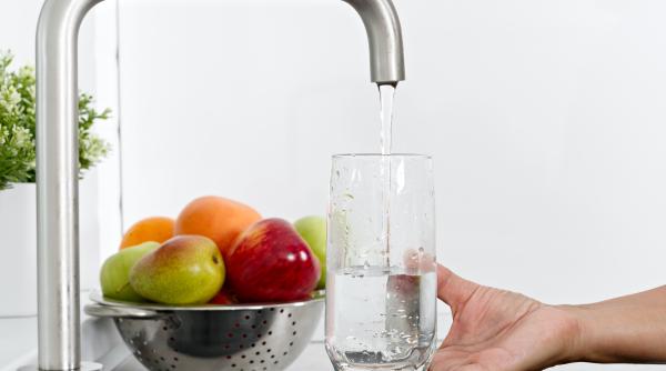 risc de dementa pentru cei care beau apa de la robinet