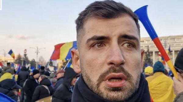 strigatul de furie al unui tanar profesor de la protestul aur noi nu vrem sa fim robi ne dorim stabilitate in tara noastra reportaj dc news video