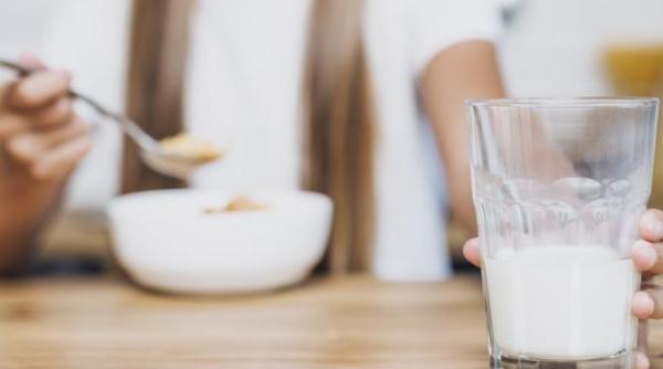 un pahar de lapte pe zi benefic pentru sanatatea intestinala