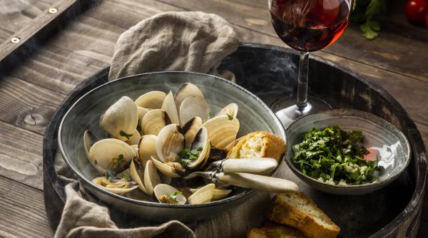 rapanele din marea neagra o delicatesa culinara mii de tone ajung anual in japonia si coreea de sud video