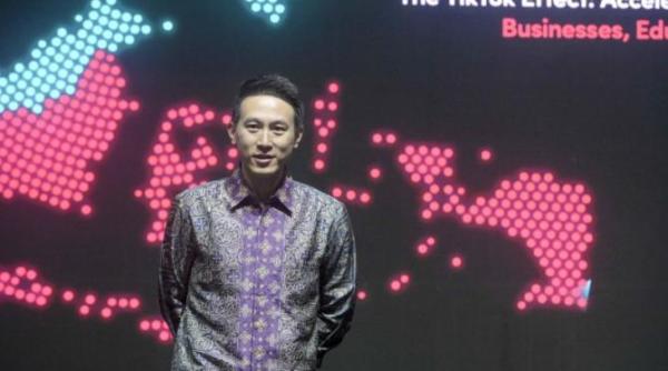 in zorii interzicerii aplicatiei in sua ceo ul tiktok a fost invitat la investirea lui trump va sta langa elon musk