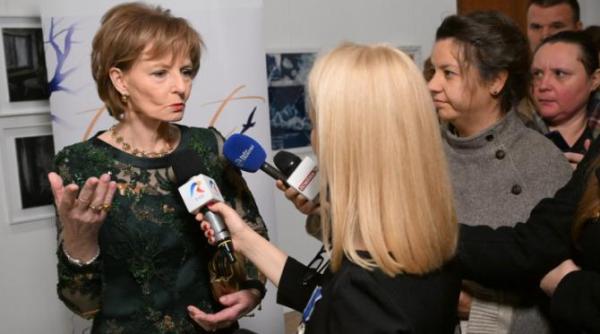 aniversarea a 35 de ani de la revenirea familiei regale marcata prin vernisajul expozitiei talent 35 galerie foto