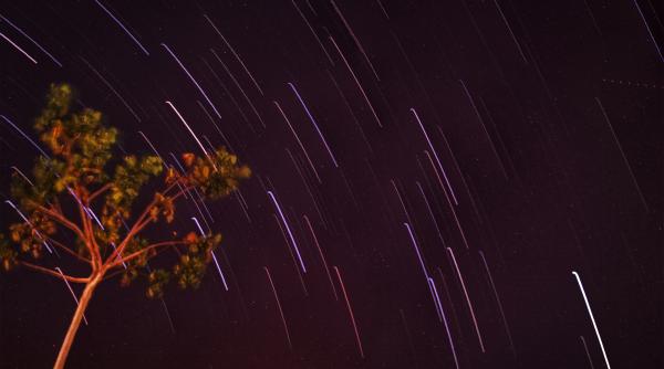 eveniment extrem de rar prin lentila camerelor de supraveghere un meteorit s a prabusit intr o curte din canada