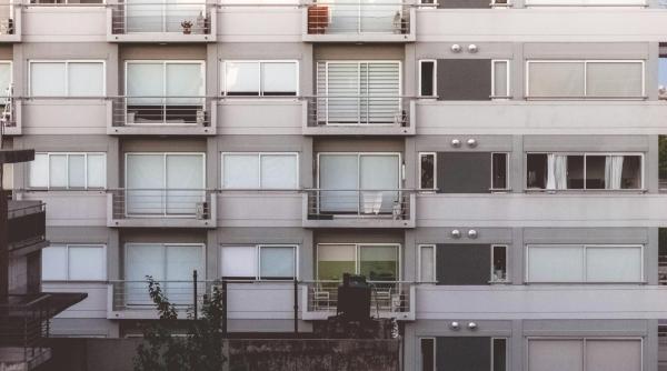 s au dus la primaria capitalei sa le asfalteze strada dar au fost anuntati ca blocul lor va fi demolat urmeaza exproprieri masive in pipera