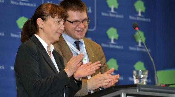 mihail neamtu si monica macovei luati la misto de adrian nastase