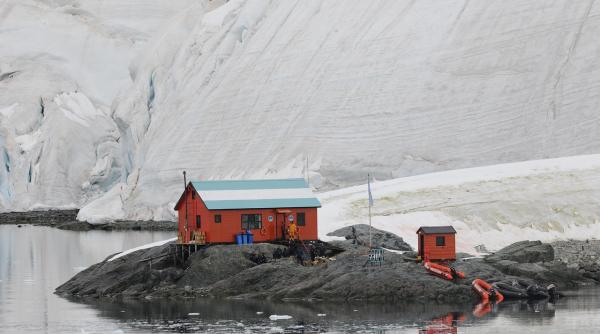 salarii motivante pentru cei care aleg sa munceasca bucatari tamplari electricieni sau instalatori in antarctica poti pune toti banii deoparte