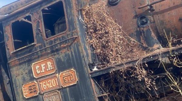 motorul unui tren cfr pe ruta arad nadlac luat foc calatorii au fost evacuati video