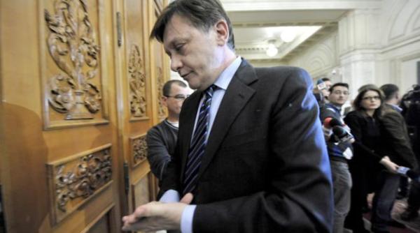 mi se cuvine crin antonescu face praf functionarimea care s a urcat in capul politicienilor e doar inceputul