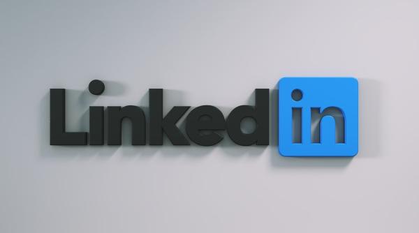 linkedin acuzata de folosirea mesajelor private pentru antrenarea modelelor de inteligenta artificiala reclamantii au formulat o actiune colectiva