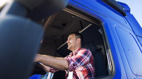 un sofer roman a trecut cu tir ul peste un pod de biciclete din olanda video viral
