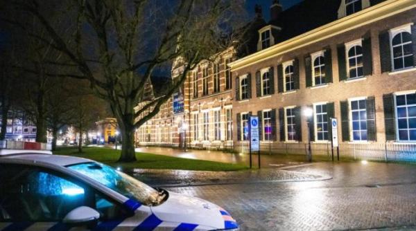 muzeul drents nu avea paza umana desi in contract era stipulata firma de asigurare este din olanda iar valoarea asigurarii este foarte mare