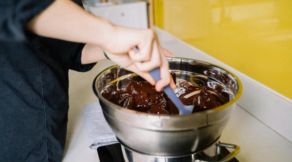 3 metode rapide de topire a ciocolatei