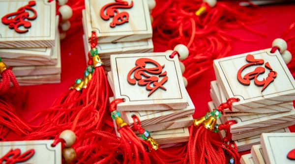 anul nou chinezesc 2025 cum este sarbatorit anul sarpelui de lemn pe tot globul