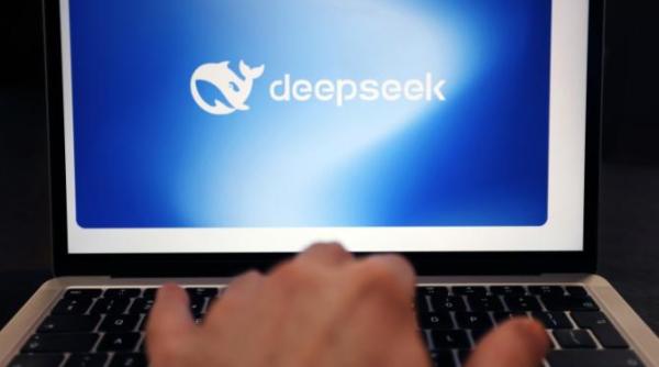 cine se afla in spatele chatbot ului deepseek ordinea mondiala a tehnologiei bulversata