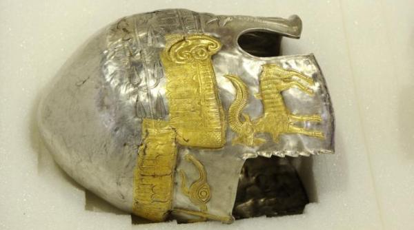 cate coifuri ca cel de la cotofenesti au fost descoperite in romania unul a ajuns in sua si nu a putut fi repatriat foto