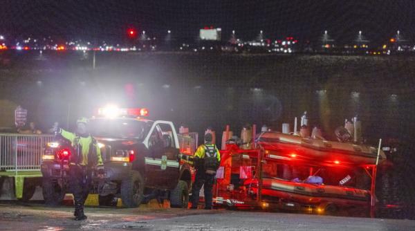cutiile negre ale avionului prabusit langa washington recuperate noi detalii din ancheta ce s a intamplat in turnul de control in seara tragediei