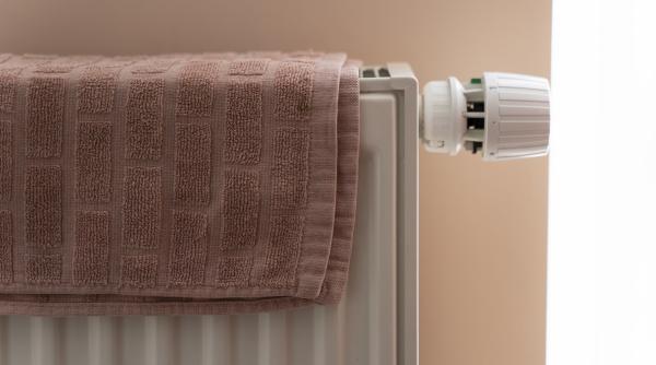 adevarul despre uscarea hainelor pe calorifer si legatura cu facturile umflate la incalzire