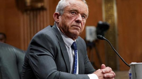 sanatatea americii pe mana lui robert f kennedy dupa un vot la limita mesajul bizar al lui donald trump care a inclinat balanta