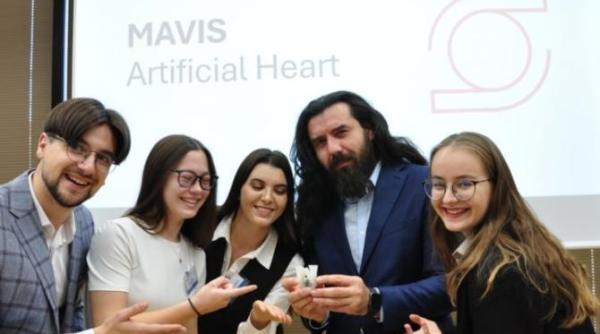 tinerii din echipa umf care a dezvoltat o inima artificiala alimentata wireless cetateni de onoare ai iasului