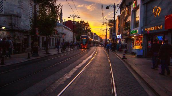 orasul extrem de primitor o adevarata metropola unde un pachet turistic cu tot cu zbor costa si doar 200 de euro video