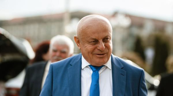 directorul romsilva care s a reangajat dupa ce a incasat prima de 100 000 de euro la pensionare a dat in judecata casa de pensii