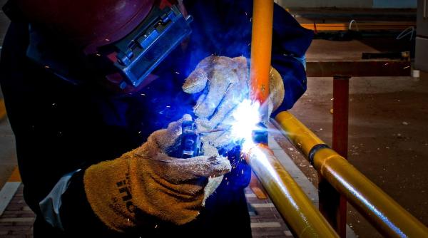 ucenicie platita pana la 3 ani de stat cat castiga un sudor un instalator sau un electrician salarii peste 5 000 de lei