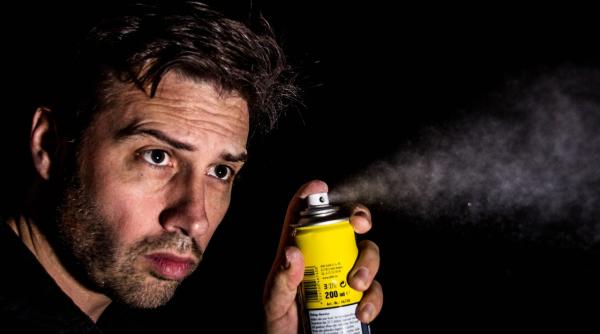 cat de periculos este de fapt spray ul lacrimogen folosit de tanarul din medgedia intr un magazin