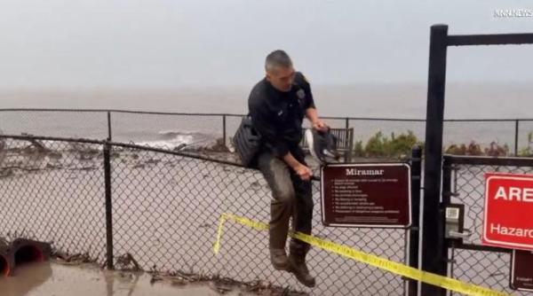 furtuni puternice in los angeles un pompier a fost aruncat cu tot cu masina in ocean din cauza alunecarii masive de noroi