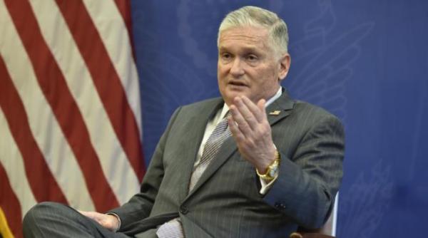 adrian zuckerman in contrazice pe j d vance avem toti valori comune nu cred ca intelege de ce alegerile au fost anulate