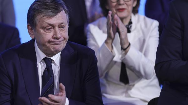 n am dat un leu n am luat un leu cum am ajuns sa ne preocupe doar cum sau cat a dormit crin antonescu pe banii lui in ultimii 10 ani