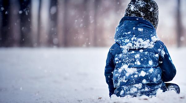 anpdca cere verificari dupa aparitia imaginilor cu parinti care tin in zapada copii imbracati sumar