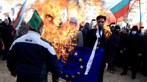 proteste in bulgaria impotriva trecerii la moneda euro reprezenta comisiei europene vandalizata prima reactie de la bruxelles