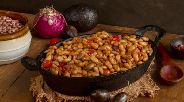 reteta clasica de fasole cu ciolan un deliciul traditional romanesc