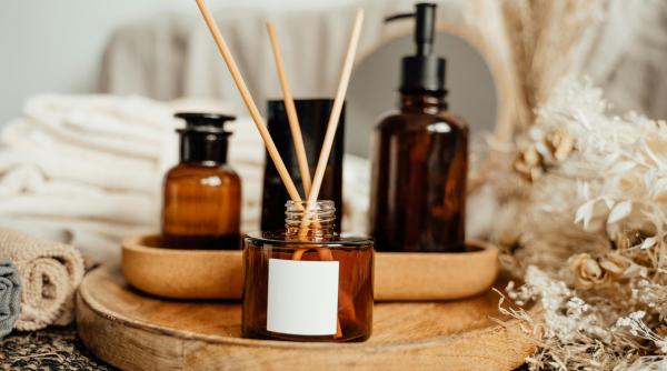 cum sa ti faci un odorizant natural de camera cu betisoare fara chimicale